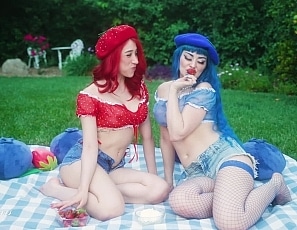 Dreamy Lesbian Picnic with Zoey